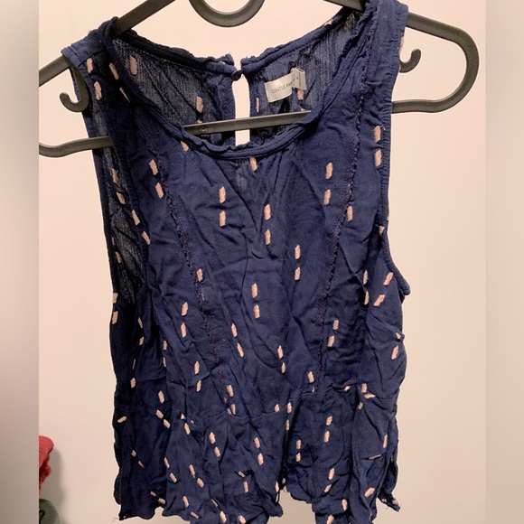 Embroidered sleeveless blouse (Barnett) - Picture 2 of 4